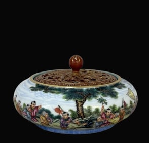 A Exquisite Famille-Rose Figures Pattern Painted Gold Censer