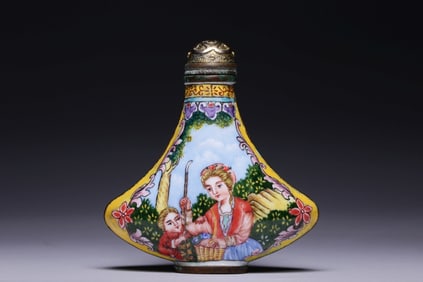 A Exquisite Bronze Body Painted Enamel Figure Pattern Snuff Bottle