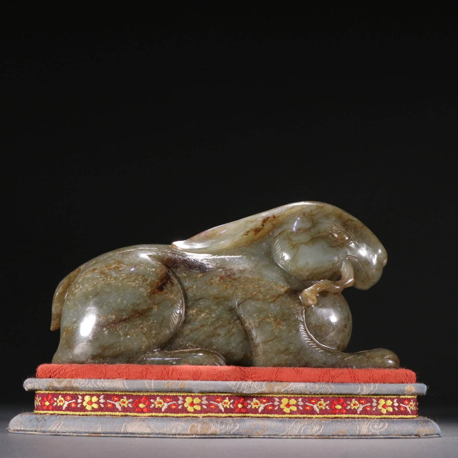 A Exquisite Hotan Jade Jade Rabbit Ornament: A Exquisite Hotan Jade Jade Rabbit Ornament,Qing Dynasty, China,Size:3.5inx6.3in 和田玉玉兔摆件,中国清代