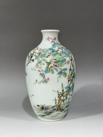 A Exquisite Famille-Rose Flower and Bird Pattern Vase