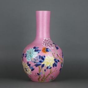 A Exquisite Ruby Red Ground Flower and Bird Pattern Vase