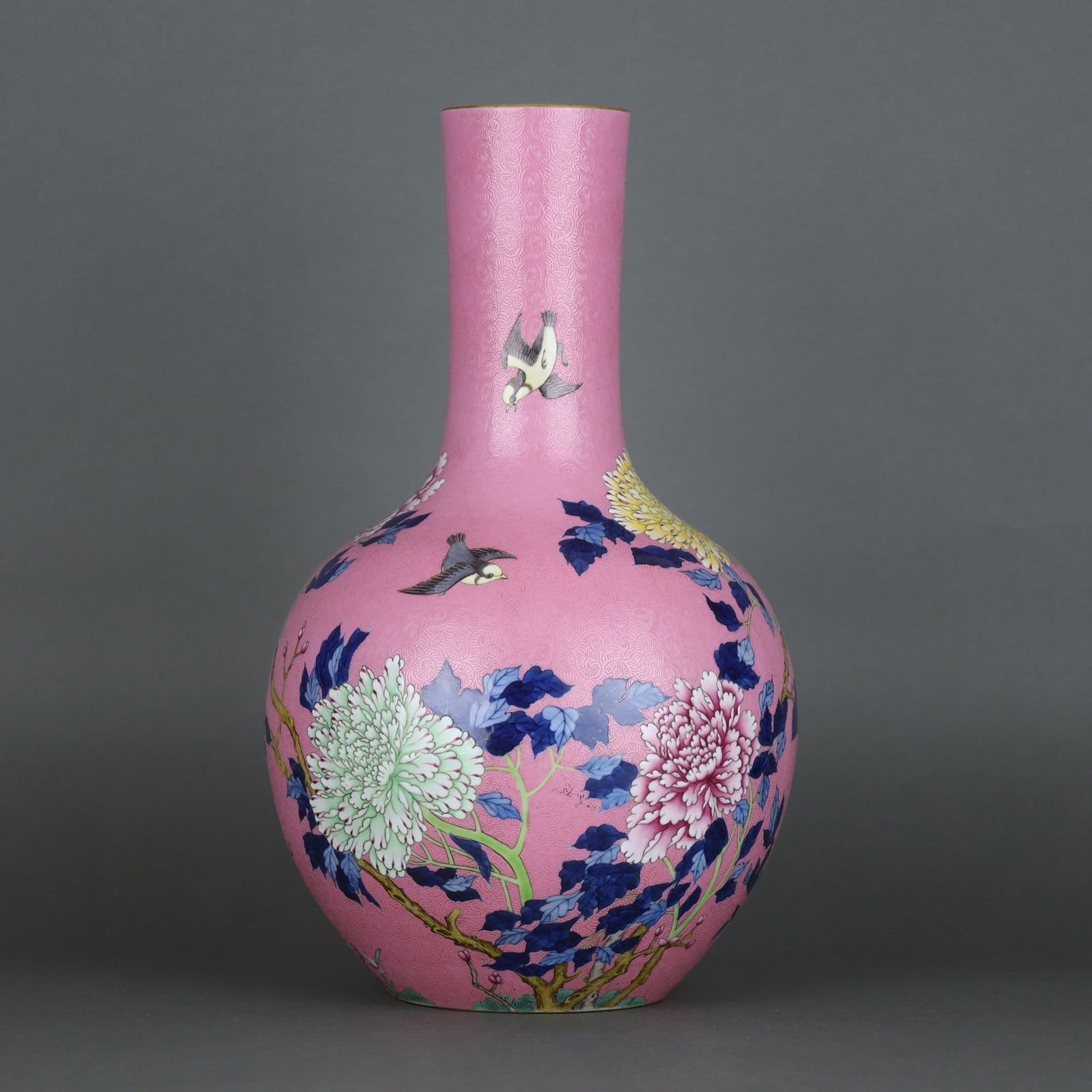 A Exquisite Ruby Red Ground Flower and Bird Pattern Vase - 3