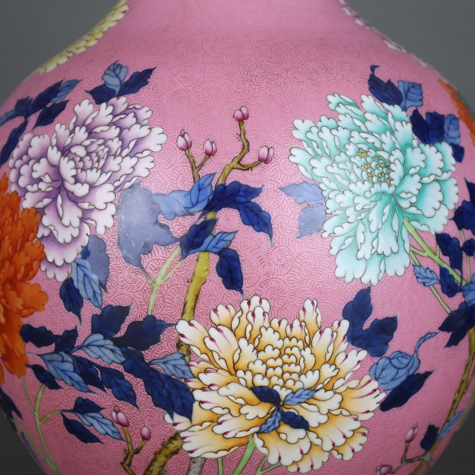 A Exquisite Ruby Red Ground Flower and Bird Pattern Vase - 6