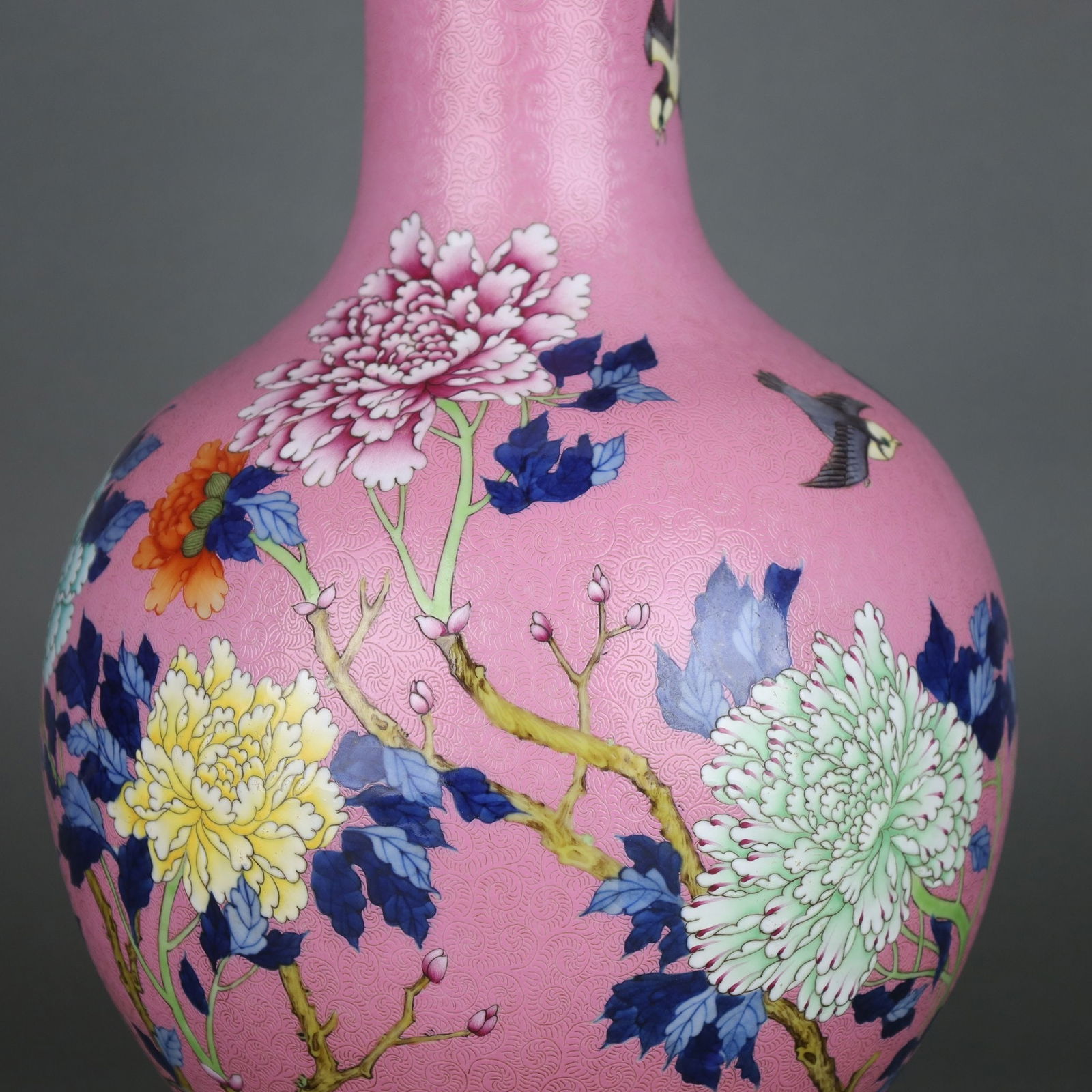 A Exquisite Ruby Red Ground Flower and Bird Pattern Vase - 7