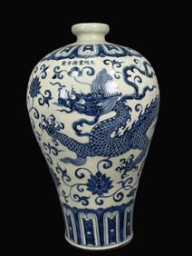 A Exquisite Blue and White Dragon Pattern Vase