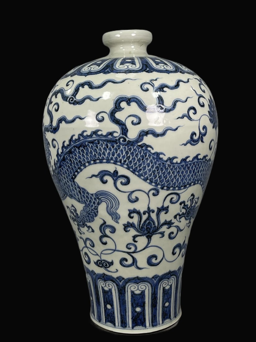 A Exquisite Blue and White Dragon Pattern Vase - 2