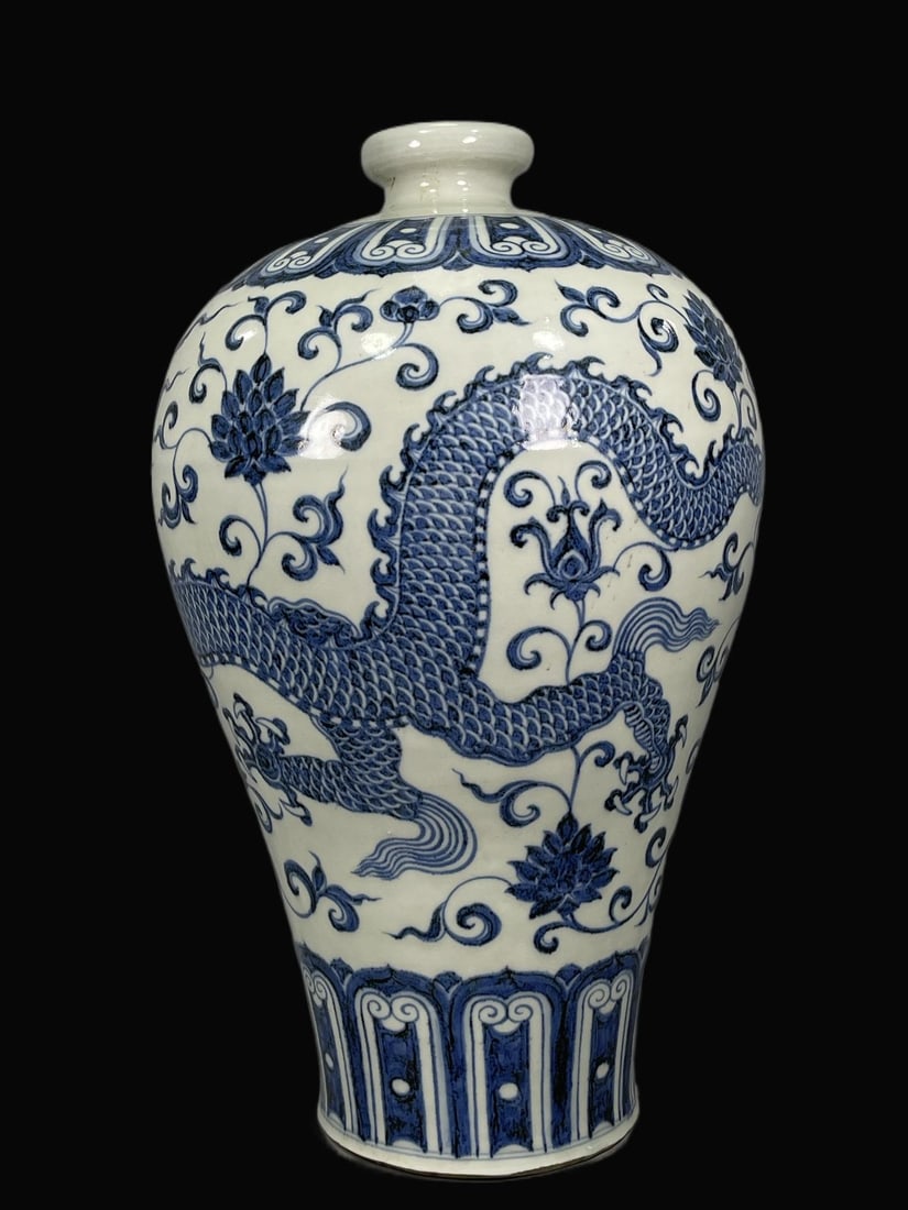 A Exquisite Blue and White Dragon Pattern Vase - 3