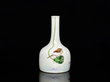 A Exquisite Famille-Rose Flower and Bird Pattern Vase