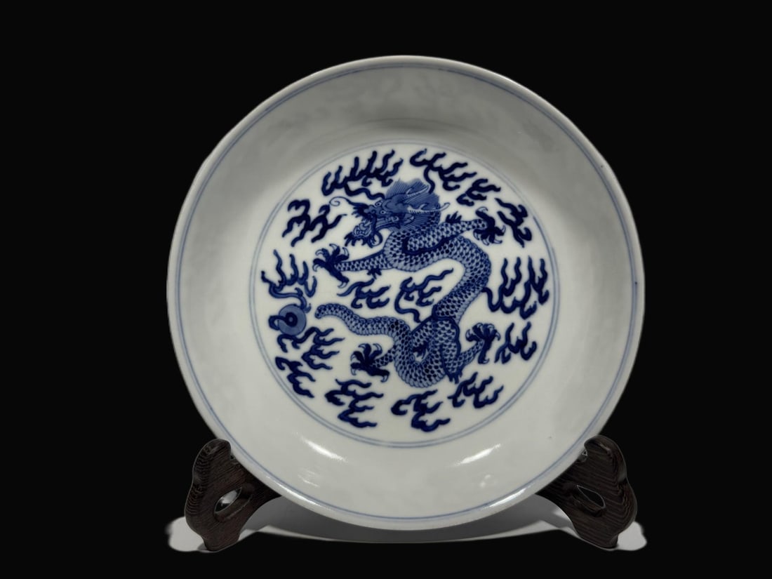 A Exquisite Blue and White Dragon Pattern Plate (1 of 6)