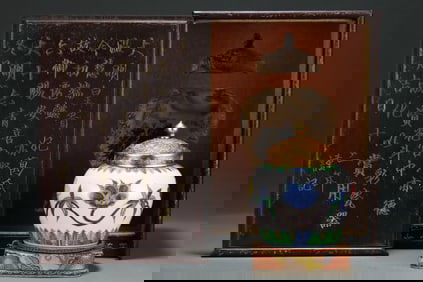 A Exquisite Doucai Flower Pattern Jar