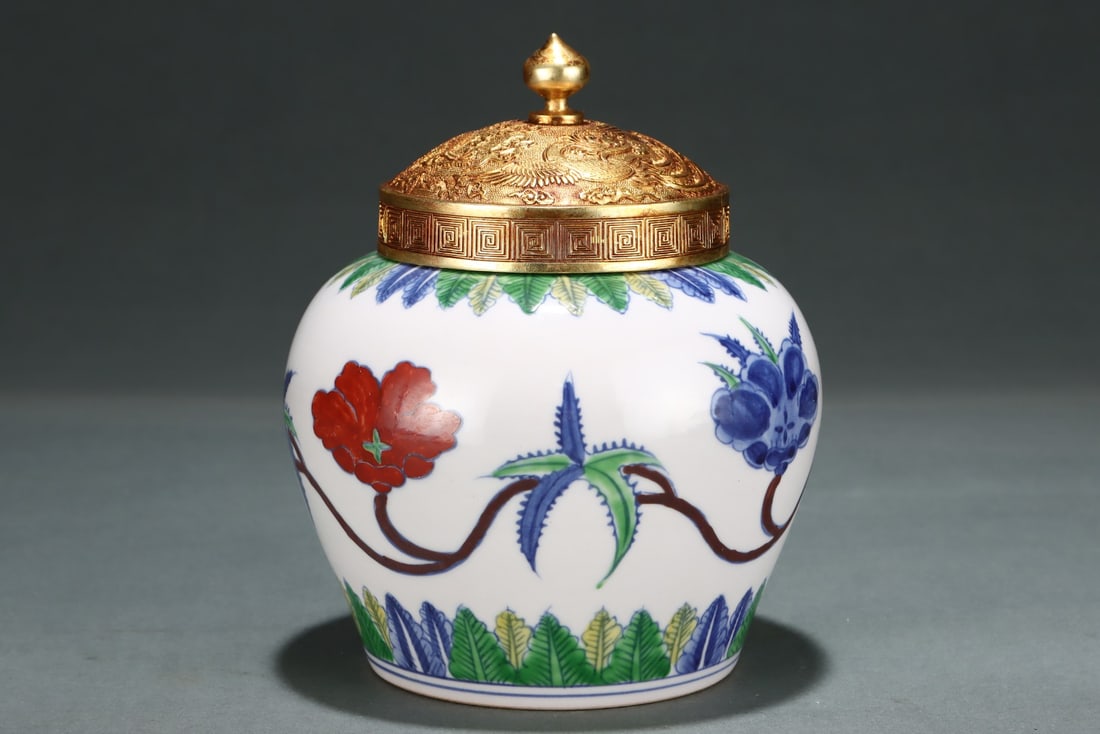 A Exquisite Doucai Flower Pattern Jar - 4
