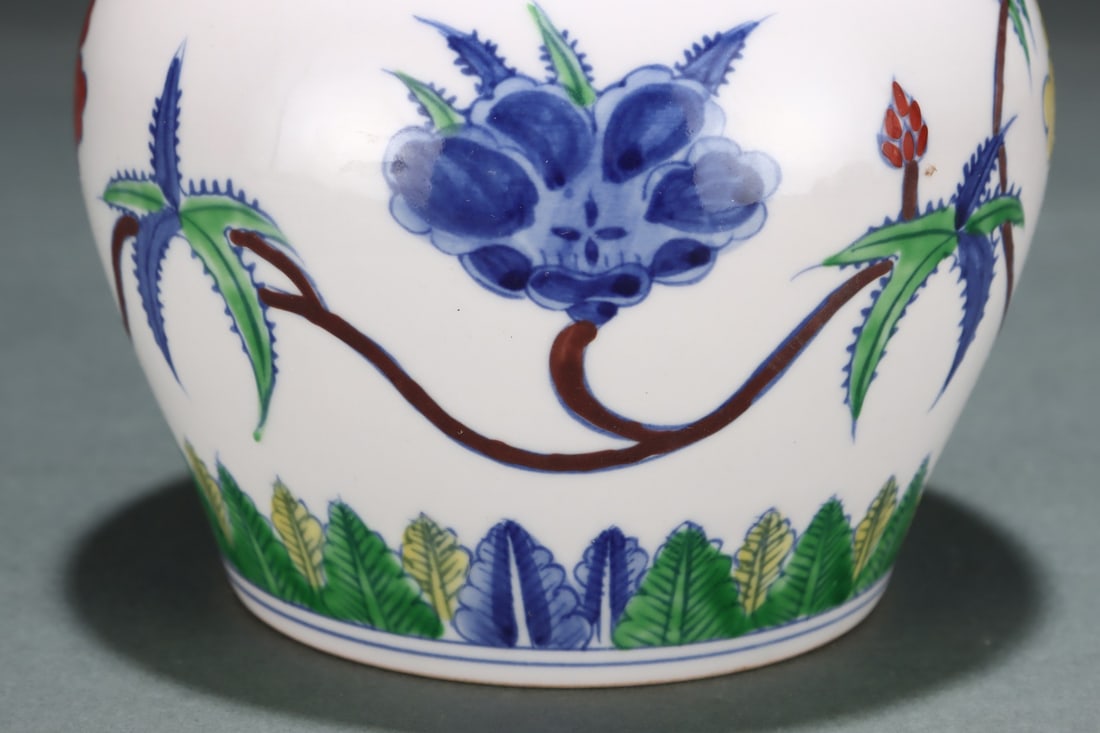 A Exquisite Doucai Flower Pattern Jar - 6