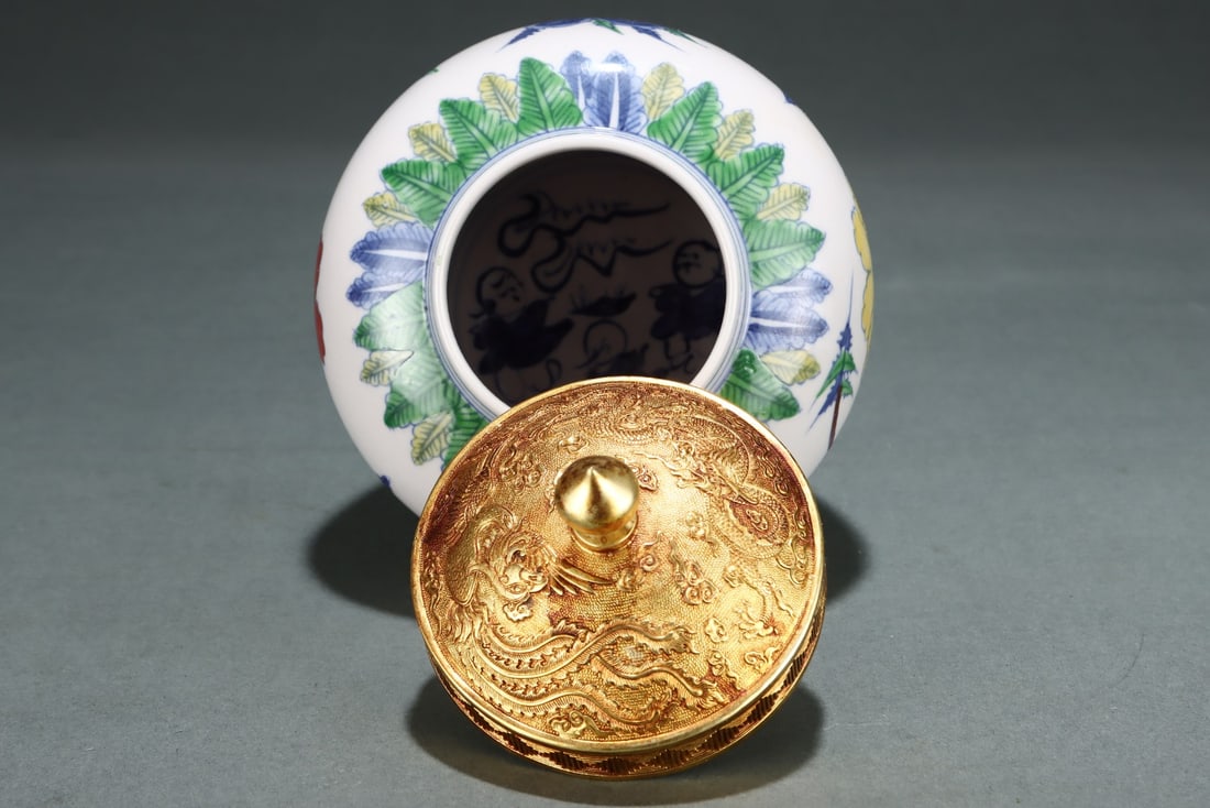 A Exquisite Doucai Flower Pattern Jar - 7