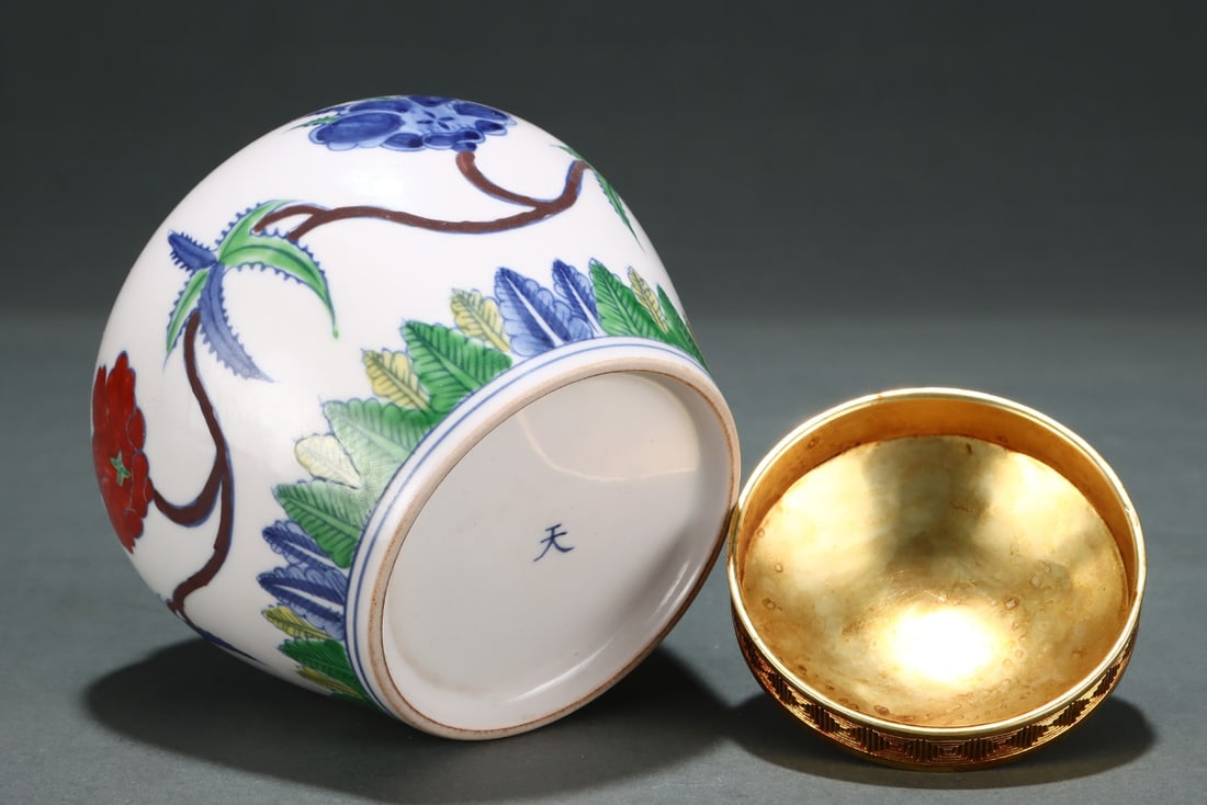 A Exquisite Doucai Flower Pattern Jar - 8