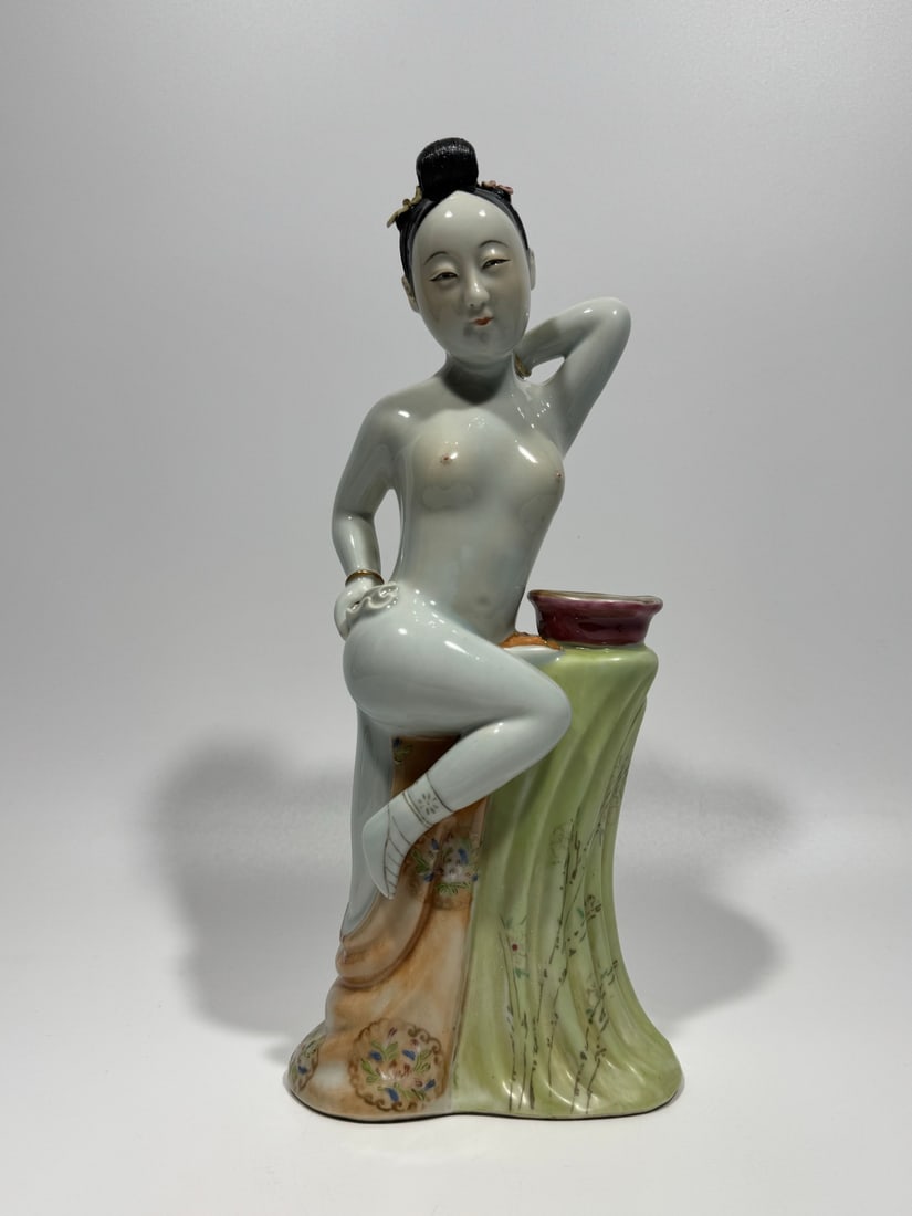 A Exquisite Famille-Rose Figures Ornament: A Exquisite Famille-Rose Figures Ornament,Republic of China,With Mark,Size:10.2in 粉彩人物摆件,民国,带款