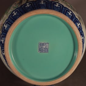 A Rare Green Glazed Enamel Bird Pattern Jar