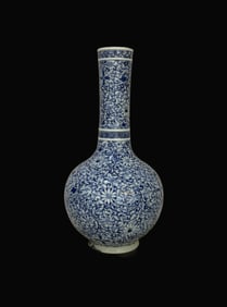 A Exquisite Blue and White Lotus Pattern Vase