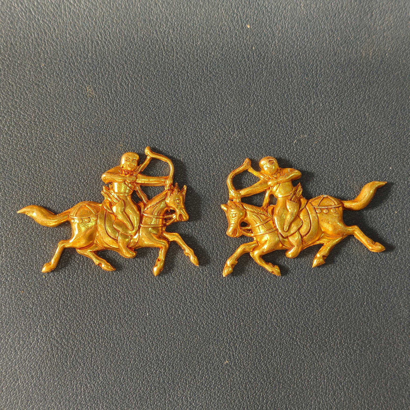 A pair of Exquisite Bronze Gilt Horse Handheld Ornament (1 of 4)