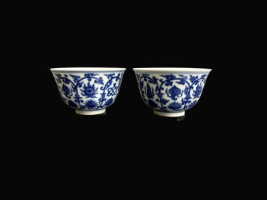 A pair of Exquisite Blue and White Lotus Pattern Cup