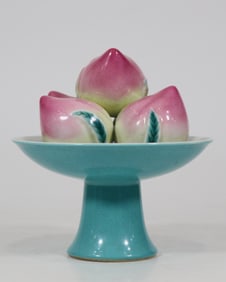 A Exquisite Famille-Rose Peach Pattern Plate