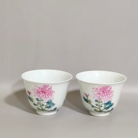 A pair of Exquisite Famille-Rose Flower Pattern Cup