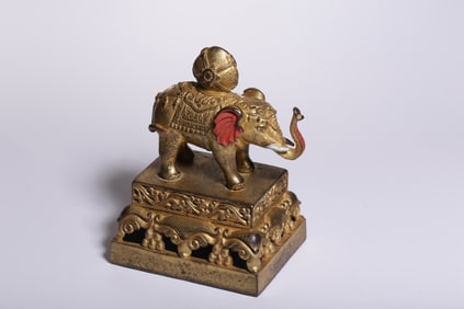 A Solemn Gilt Bronze Elephant Treasure Seal