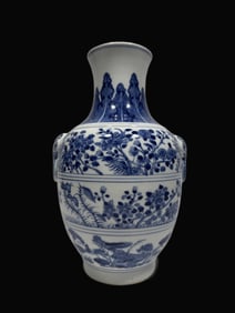 A Exquisite Blue and White Flower Pattern Vase