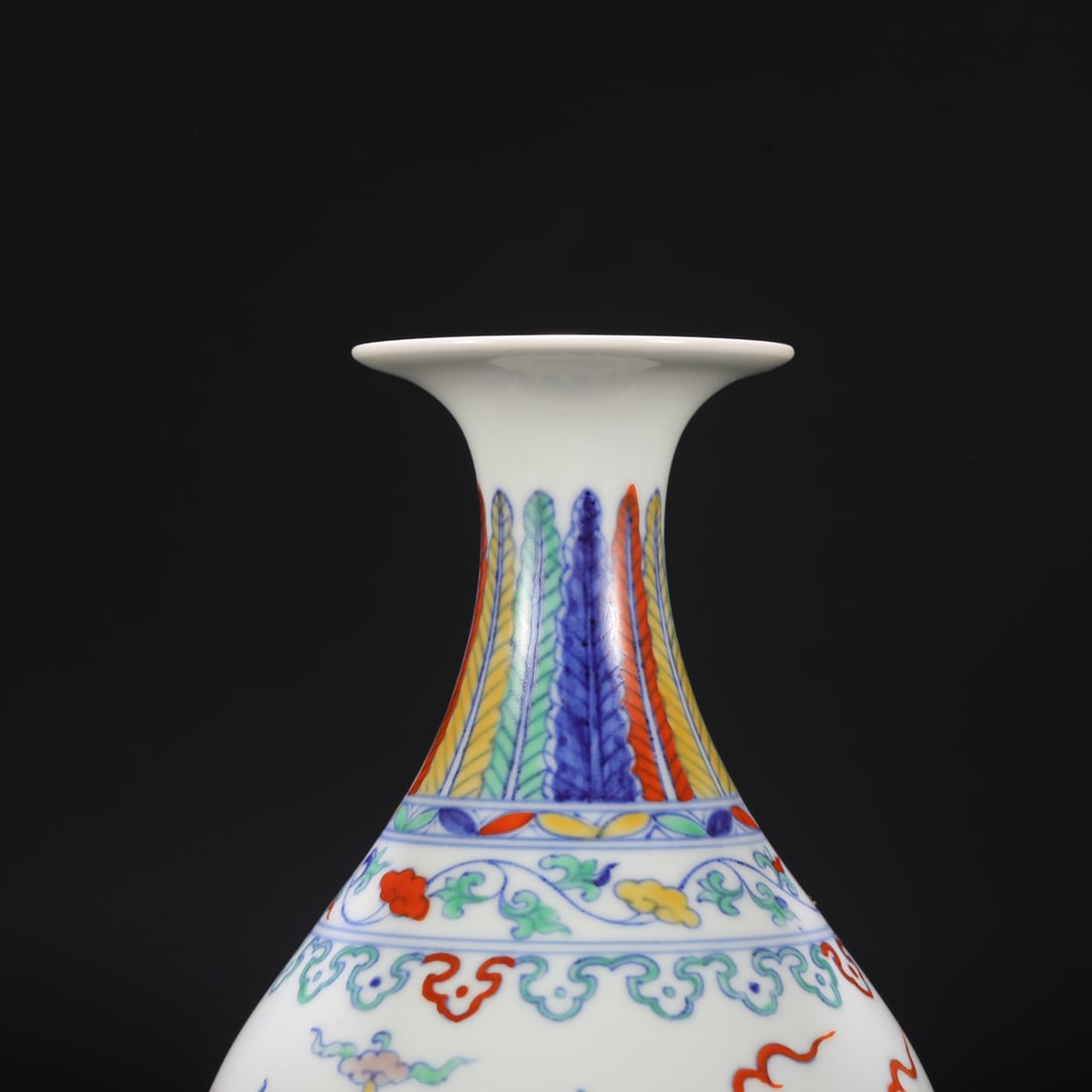 A Exquisite Doucai Dragon Pattern Vase - 3