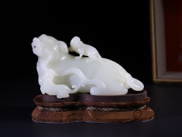 A Exquisite Hetian Jade Lion Ornament