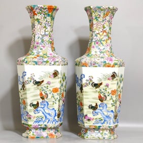A pair of Exquisite Famille-Rose Chicken Pattern Vase