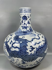 A Exquisite Blue and White Dragon Pattern Vase