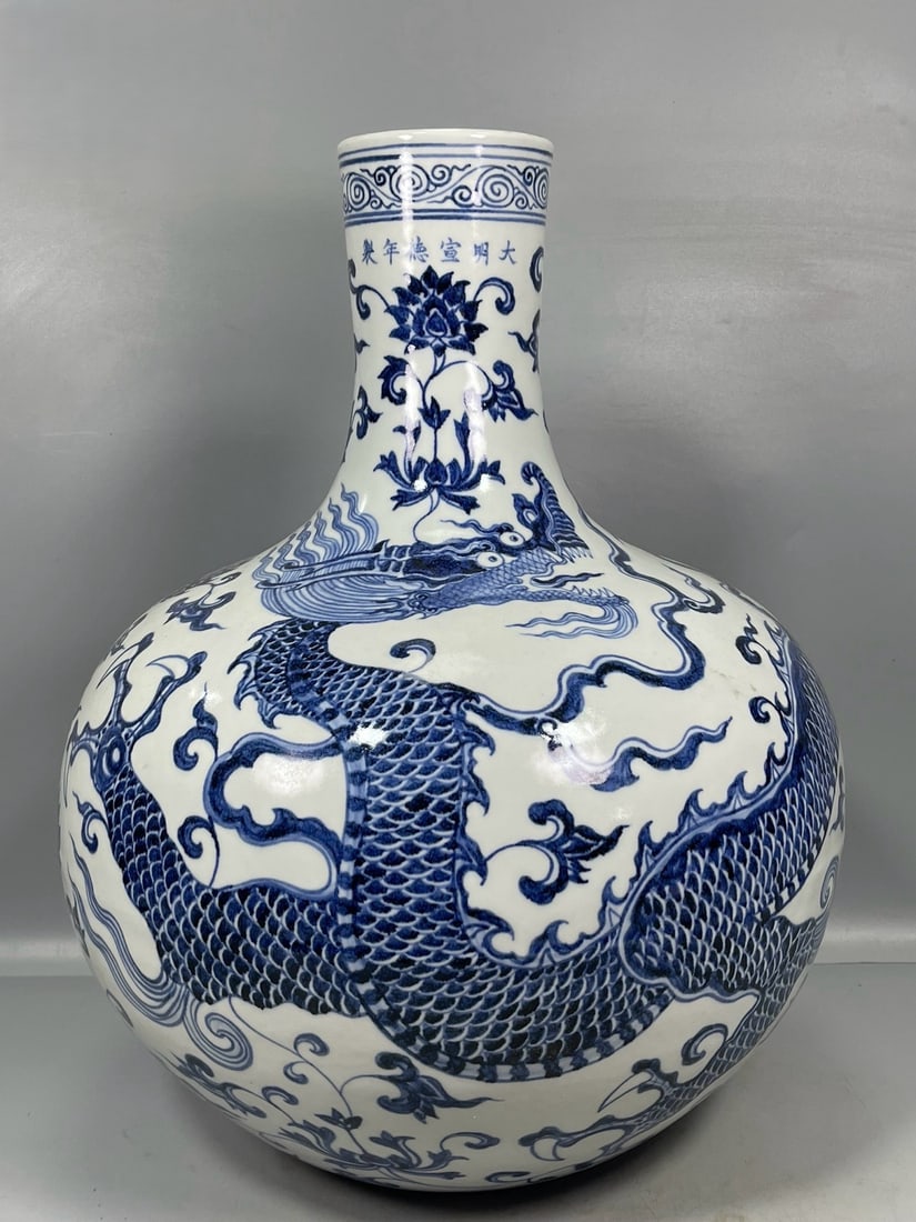 A Exquisite Blue and White Dragon Pattern Vase (1 of 9)