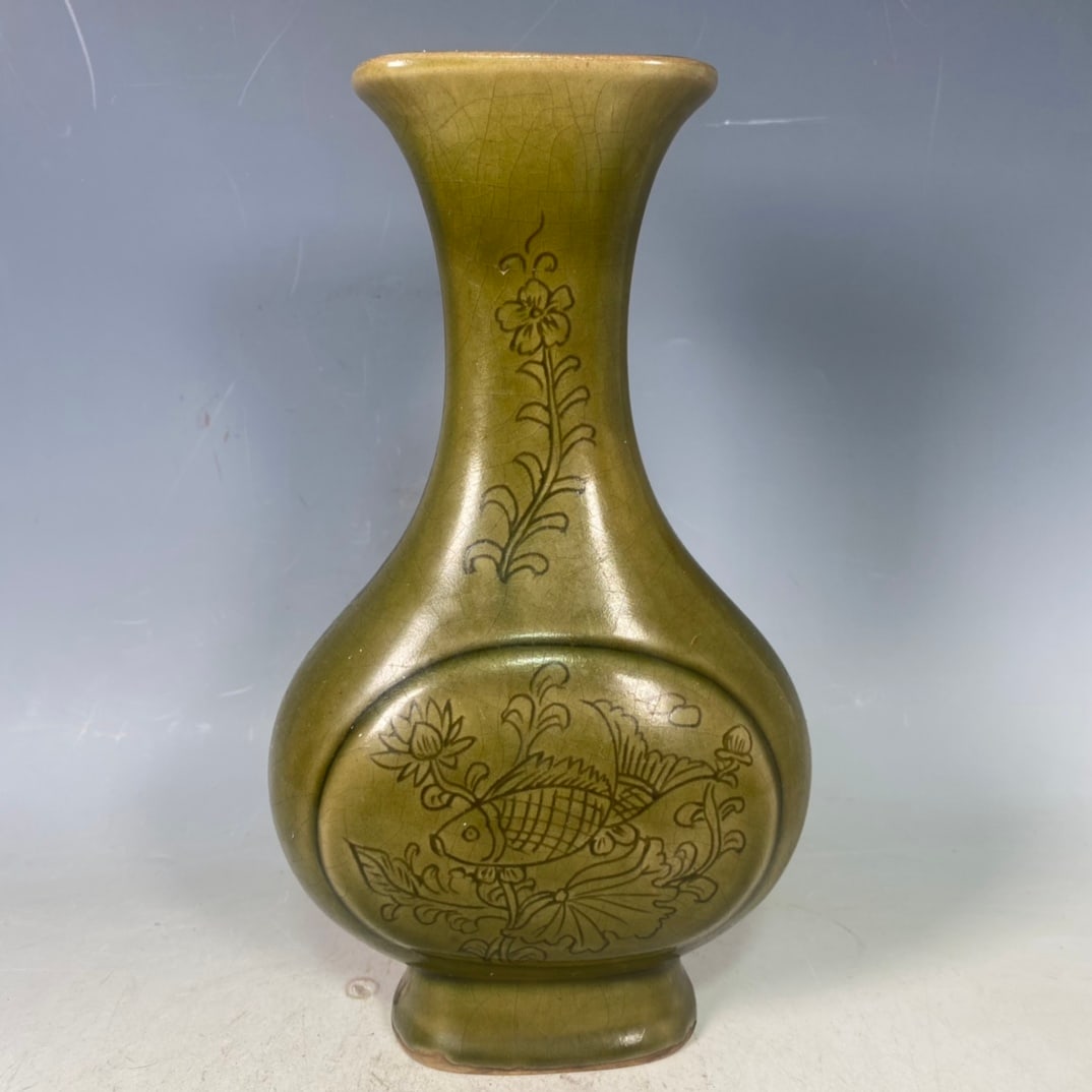 A Exquisite Yue yao Porcelain Vase: A Exquisite Yue yao Porcelain Vase,Song Dynasty, China,Size:9.1inx4.3in 越窑瓶,中国宋代