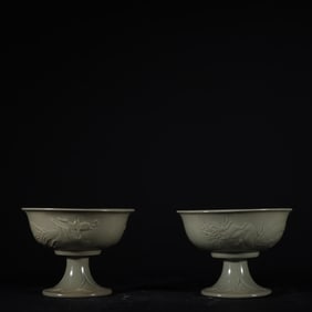 A pair of Exquisite Yue yao Celadon Dragon and Phoenix Pattern Cup
