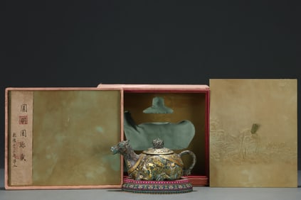 A Exquisite Gold-inlaid Bronze Horse-Head Ewer