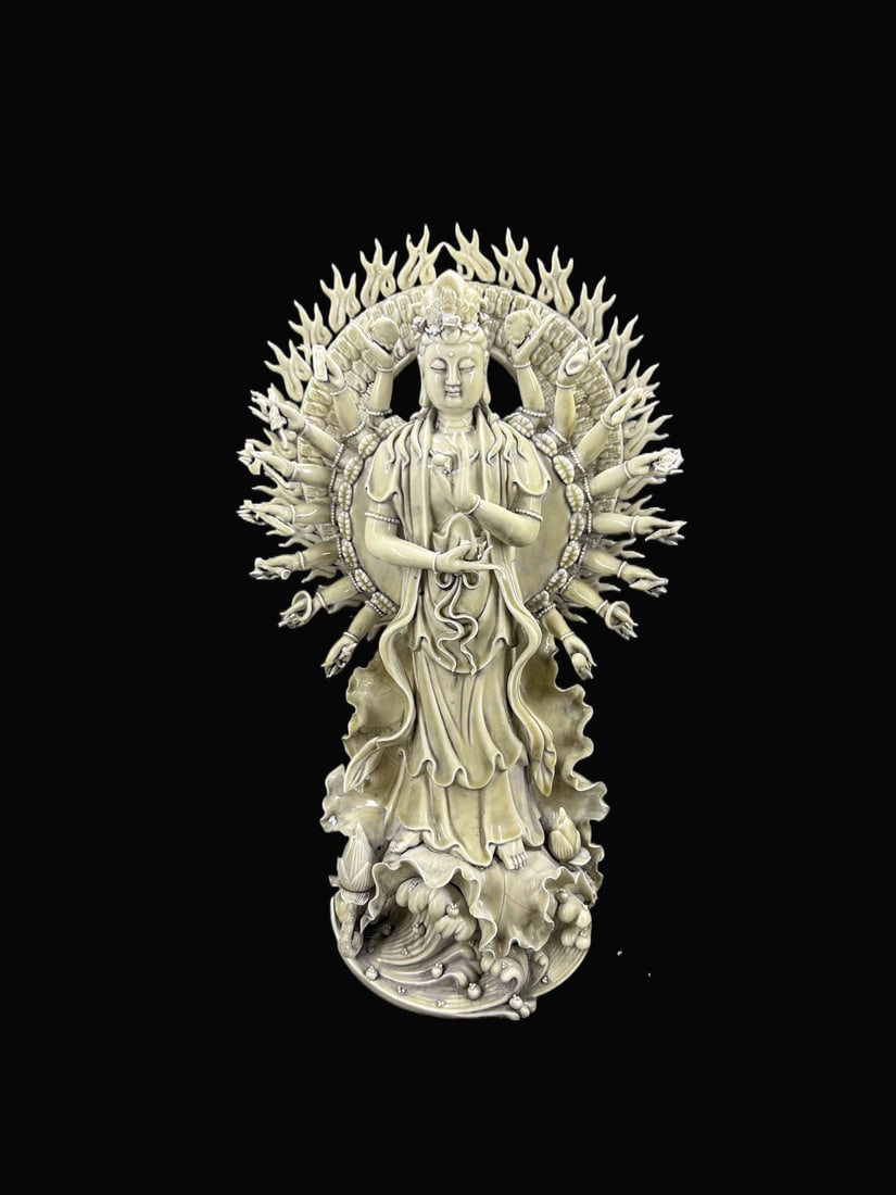 A Exquisite Blanc-De-Chine Statue of Thousand-Armed Avalokitesvara Ornament (1 of 8)