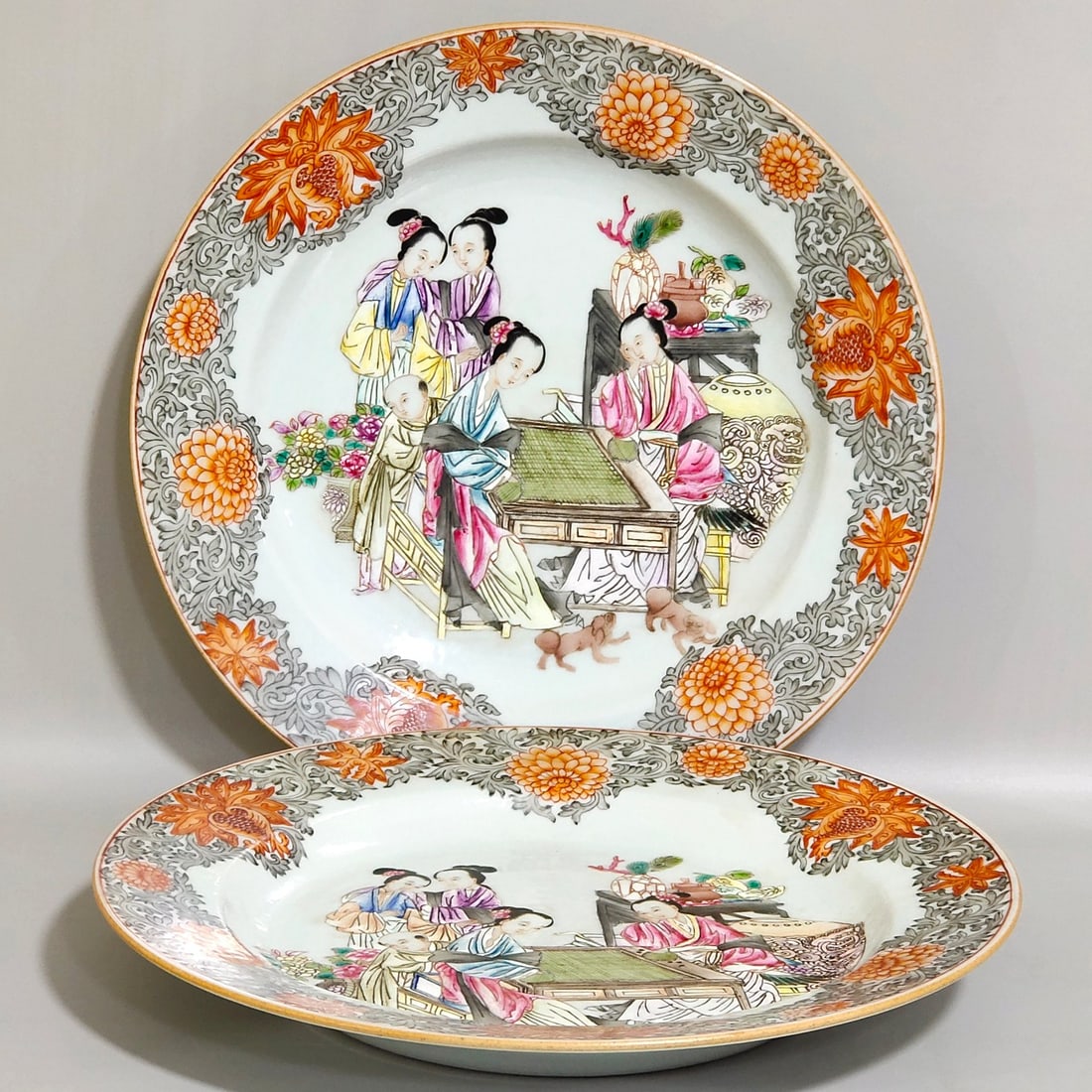 A pair of Iron-Red Character and Story Pattern Plate (1 of 9)