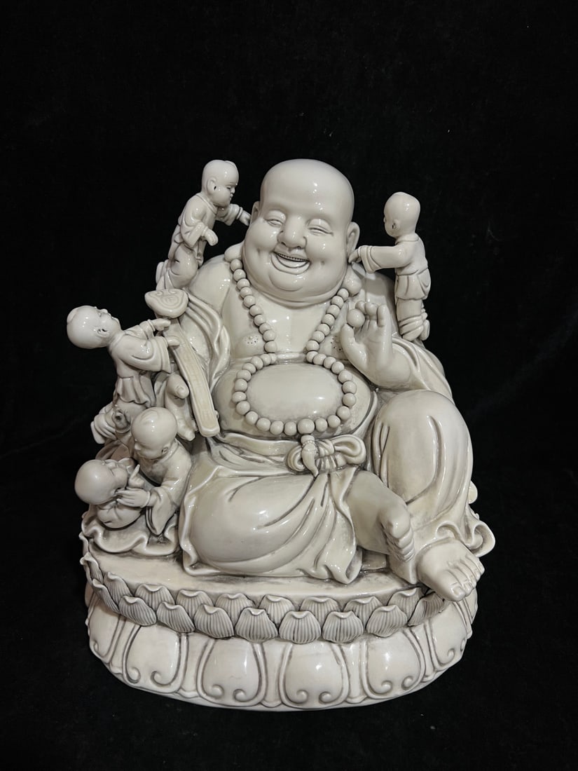 A Exquisite Blanc-De-Chine Buddha Statue Ornament (1 of 8)