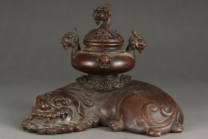 A Exquisite Bronze Lion-Shaped Censer