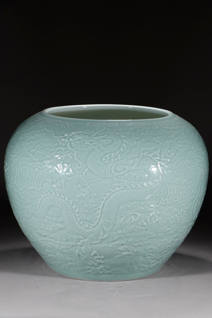 A Exquisite Celadon Glaze Dragon Pattern Vat: A Exquisite Celadon Glaze Dragon Pattern Vat,Qing Dynasty, China,Size:17.2inx22.4in 粉青釉龙纹缸,中国清代