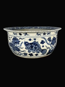 A Exquisite Blue and White Fish and Lotus Pattern Flanged Washer