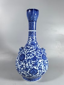 A Exquisite Blue and White Lotus Pattern Vase