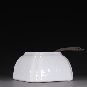 A Exquisite White Glaze Dragon Pattern Water Pot