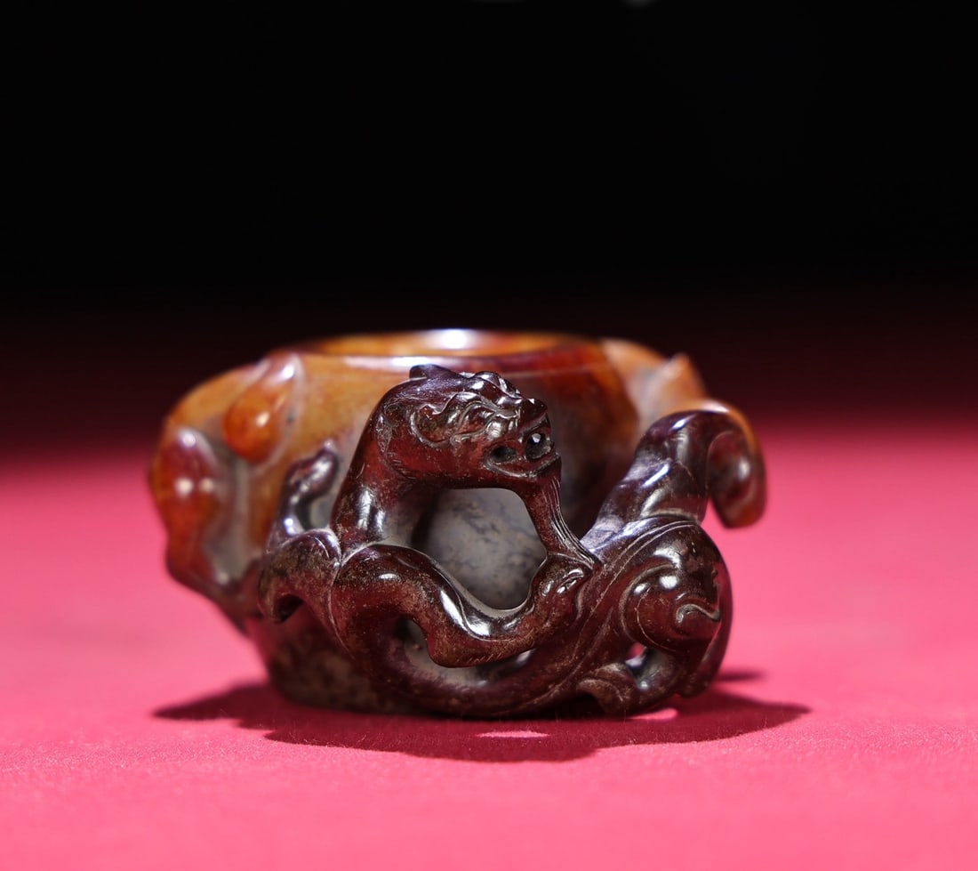 A Exquisite Hetian Jade Dragon Thumb Ring: A Exquisite Hetian Jade Dragon Thumb Ring,Han Dynasty, China,Size:2.7inx2.4inx1.4in,Weight:131g 和田玉龙扳指,中国汉代