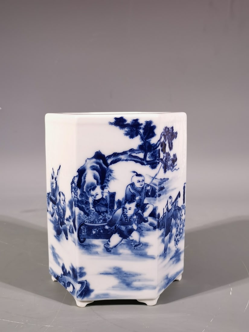 A Exquisite Blue and White Figures Pattern Brush Pot (1 of 8)