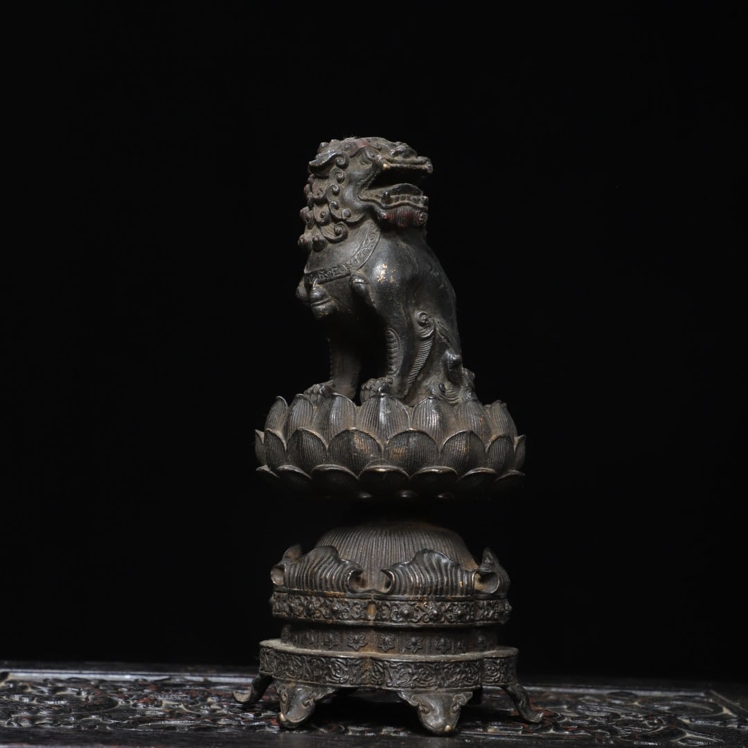A Exquisite Bronze Lion Censer (1 of 9)