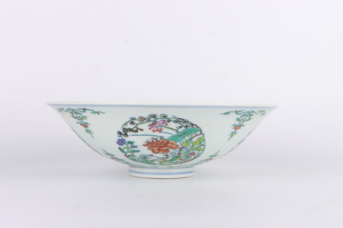 A Exquisite Doucai Flower Pattern Bowl (1 of 9)