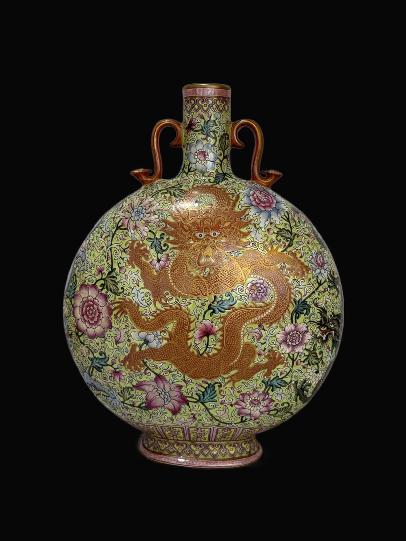 A Exquisite Iron-Red Green Ground Painted Gold Dragon Pattern Vase: A Exquisite Iron-Red Green Ground Painted Gold Dragon Pattern Vase,Qing Dynasty, China,Qianlong Six-character Mark,Size:13.2inx10.4in 