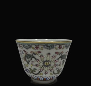 A Exquisite Famille-Rose Flower Pattern Cup