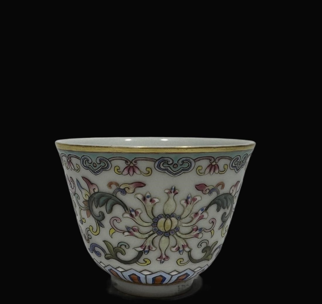 A Exquisite Famille-Rose Flower Pattern Cup: A Exquisite Famille-Rose Flower Pattern Cup,Qing Dynasty, China,Yongzheng Six-character Mark,Size:2.6in 粉彩花卉纹杯,中国清代,雍ઽ